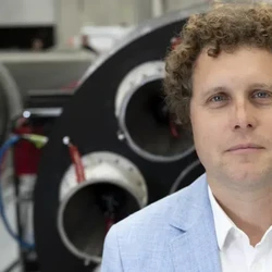 Ditolak NASA, Lulusan SMA Ini Buat Perusahaan Roket Sendiri