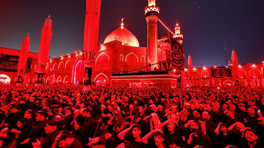 General view of muslims performing evening prayers at the Grand Mosque during the holy month of Ramadan, in the holy city of Mecca, Saudi Arabia, April 11, 2023. Saudi Press Agency/Handout via REUTERS ATTENTION EDITORS - THIS PICTURE WAS PROVIDED BY A THIRD PARTY