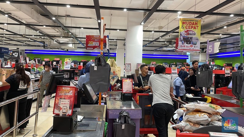 Program Transmart Full Day Sale, Sabtu (15/4/2023) pukul 10.00 hingga 24.00 waktu setempat di 92 gerai Transmart seluruh Indonesia. (CNBC Indonesia/Mira Rachmalia) Program Transmart Full Day Sale, Sabtu (15/4/2023) pukul 10.00 hingga 24.00 waktu setempat di 92 gerai Transmart seluruh Indonesia. (CNBC Indonesia/Mira Rachmalia)