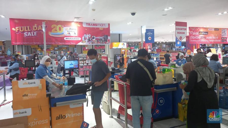 Program Transmart Full Day Sale, Sabtu (15/4/2023) pukul 10.00 hingga 24.00 waktu setempat di 92 gerai Transmart seluruh Indonesia. (CNBC Indonesia/Arrijal Rachman)