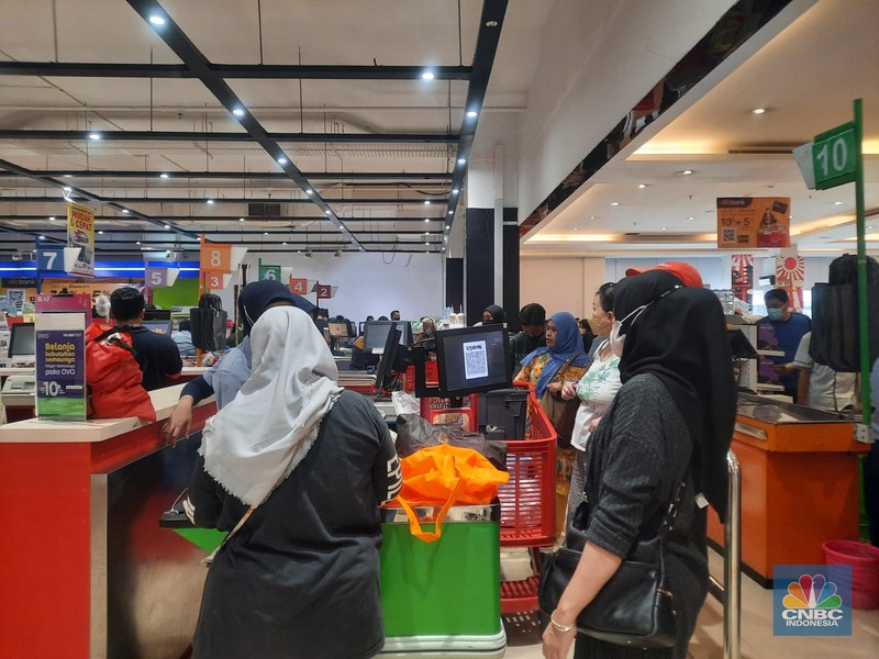 Program Transmart Full Day Sale, Sabtu (15/4/2023) pukul 10.00 hingga 24.00 waktu setempat di 92 gerai Transmart seluruh Indonesia. (CNBC Indonesia/Firda Dwi Muliawati) Program Transmart Full Day Sale, Sabtu (15/4/2023) pukul 10.00 hingga 24.00 waktu setempat di 92 gerai Transmart seluruh Indonesia. (CNBC Indonesia/Firda Dwi Muliawati)