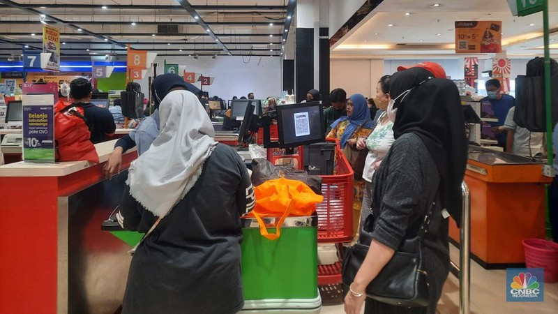 Program Transmart Full Day Sale, Sabtu (15/4/2023) pukul 10.00 hingga 24.00 waktu setempat di 92 gerai Transmart seluruh Indonesia. (CNBC Indonesia/Firda Dwi Muliawati)