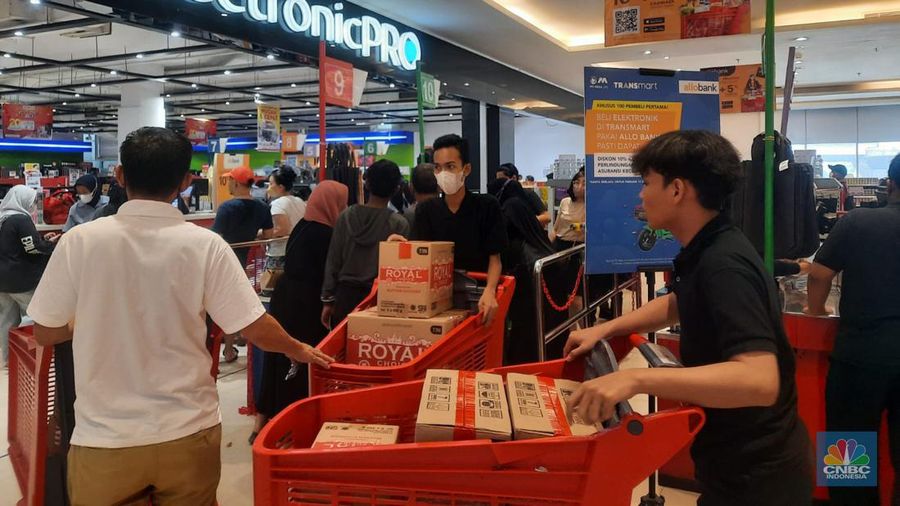 Program Transmart Full Day Sale, Sabtu (15/4/2023) pukul 10.00 hingga 24.00 waktu setempat di 92 gerai Transmart seluruh Indonesia. (CNBC Indonesia/Firda Dwi Muliawati)