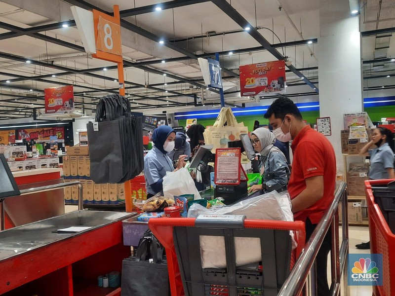 Program Transmart Full Day Sale, Sabtu (15/4/2023) pukul 10.00 hingga 24.00 waktu setempat di 92 gerai Transmart seluruh Indonesia. (CNBC Indonesia/Firda Dwi Muliawati)