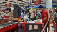 Foto Antrean Mengular Di Kasir Transmart Diskon 20% Full Day