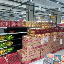 Ibu-ibu Kalap Belanja! Penampakan Biskuit Ludes di Transmart