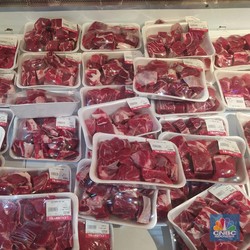 Mantap! 700 Kg Daging Sapi Ludes di Transmart Cempaka Putih