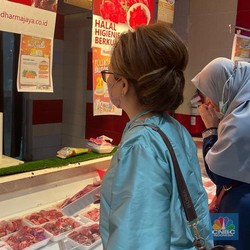 Emak-emak Borong Daging Sapi di Transmart: Buat Bikin Rendang
