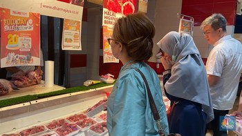 Emak-emak Borong Daging Sapi di Transmart: Buat Bikin Rendang