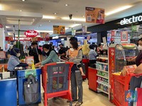 Pagi-Pagi Transmart Sudah Diserbu Pengunjung
