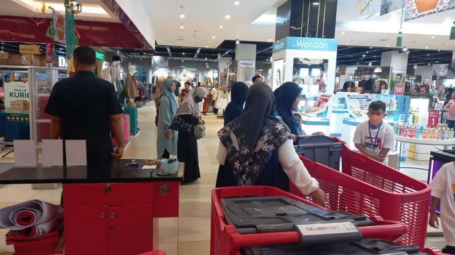 Program Transmart Full Day Sale, Sabtu (15/4/2023) pukul 10.00 hingga 24.00 waktu setempat di 92 gerai Transmart seluruh Indonesia. Ist