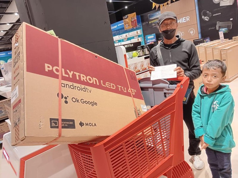 Pengunjung berbelanja di Kawasan Transmart Depok, Jawa Barat, Sabtu, 15/4. Diskon gede-gedean di Transmart Full Day Sale menarik minat pengunjung. (CNBC Indonesia/Muhammad Sabki) Pengunjung berbelanja di Kawasan Transmart Depok, Jawa Barat, Sabtu, 15/4. Diskon gede-gedean di Transmart Full Day Sale menarik minat pengunjung. (CNBC Indonesia/Muhammad Sabki)