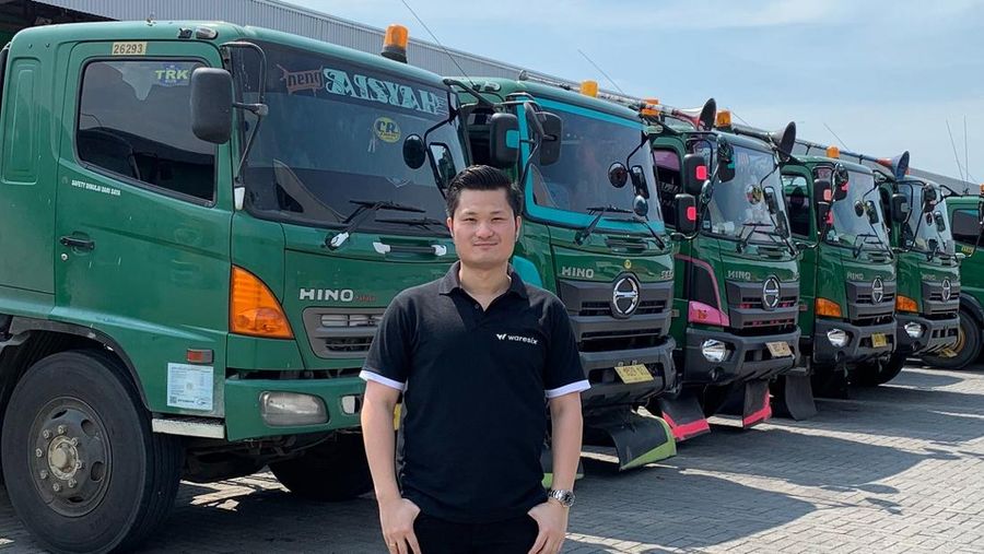 waresix merupakan integrator terbesar di Indonesia yang menyediakan layanan logistik digital untuk B2B. Menghadirkan solusi logistik terintegrasi dengan dukungan teknologi, mulai dari transportasi darat, pergudangan, hingga pengiriman ke seluruh pulau di Indonesia. Saat ini, waresix mengelola lebih dari 50.000 truk dan 150.000 SQM area pergudangan, serta telah dipercaya oleh lebih dari 1.500 pelanggan korporasi pengguna jasa. Dalam menjalankan bisnisnya, waresix berfokus untuk mendorong efisiensi logistik di Indonesia.