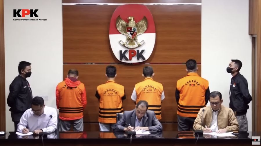 Konfrensi pers kegiaan tangkap tangan dugaan TPK pengadaan barangb dan jasa di Kota Bandung. (Tangkapan layar Youtube KPK)