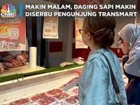 Makin Malam, Daging Sapi Makin Diserbu Pengunjung Transmart