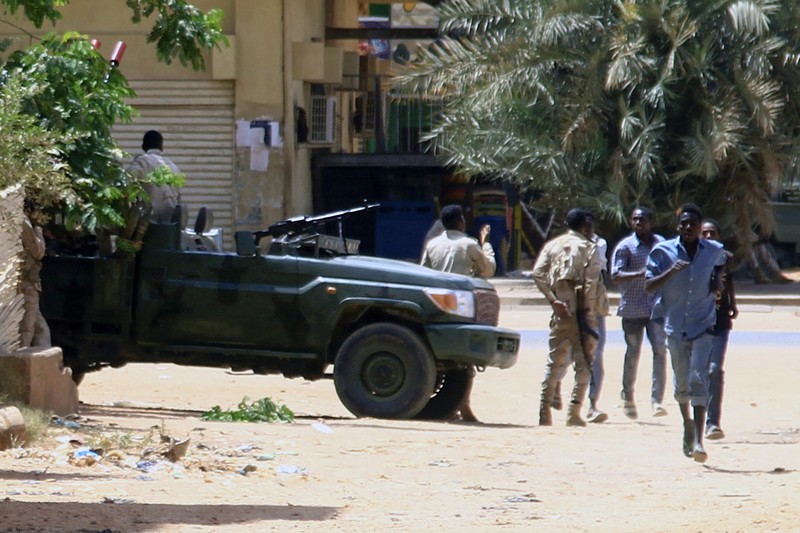 Upaya kudeta terjadi di Sudan. Pihak paramiliter Rapid Support Forces (RSF) mengklaim telah menguasai istana kepresidenan dan bandara Khartoum. (AP/Samir Bol) Upaya kudeta terjadi di Sudan. Pihak paramiliter Rapid Support Forces (RSF) mengklaim telah menguasai istana kepresidenan dan bandara Khartoum. (AP/Samir Bol)