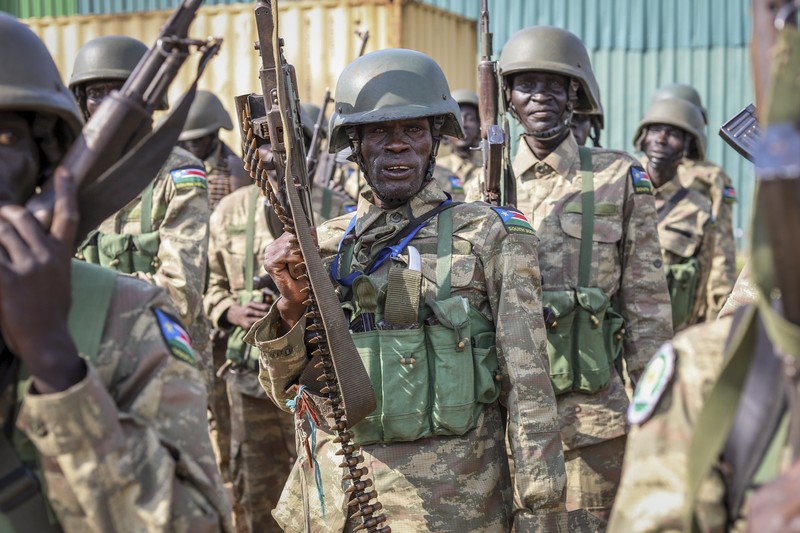 Upaya kudeta terjadi di Sudan. Pihak paramiliter Rapid Support Forces (RSF) mengklaim telah menguasai istana kepresidenan dan bandara Khartoum. (AP/Samir Bol)