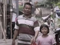 Kisah Pasutri Buta Penjual Kerupuk Sering Makan Nasi Garam