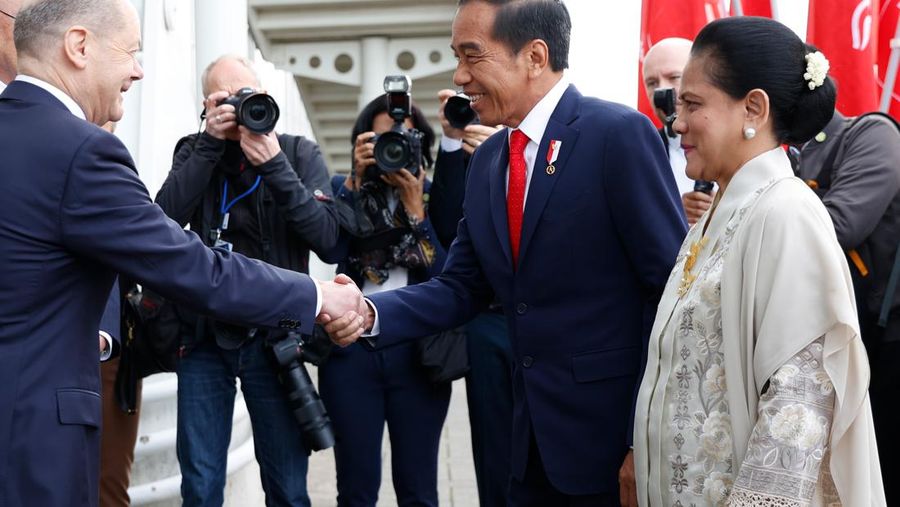 Joko Widodo, Presiden Indonesia, berbicara pada pembukaan pameran industri Hannover Messe. Negara mitra pameran tahun ini adalah Indonesia. Pameran industri terbesar di dunia akan berlangsung dari 17 hingga 21 April 2023. (Julian Stratenschulte/picture alliance via Getty Images)