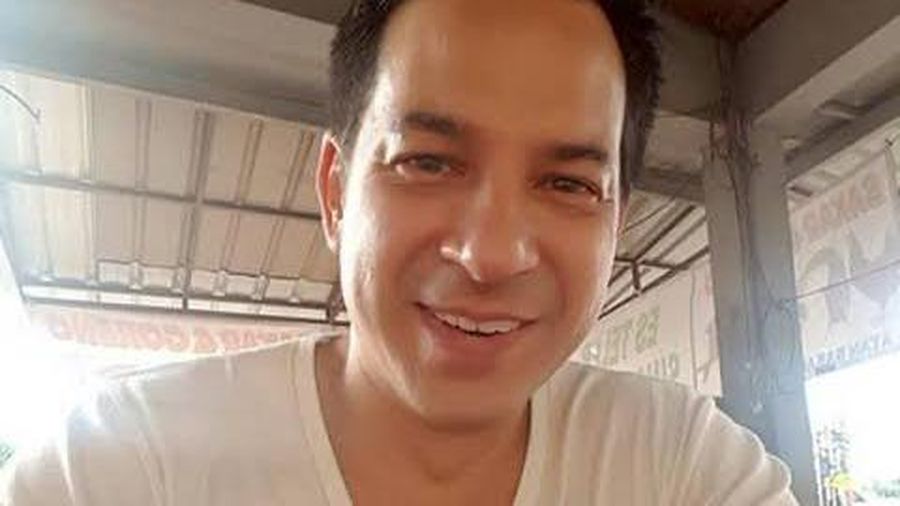 Momen Makan Bersama Ari Wibowo dan Sang Istri yang  Romantis