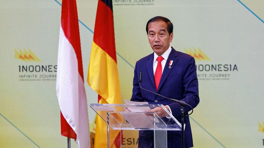 Joko Widodo, Presiden Indonesia, berbicara pada pembukaan pameran industri Hannover Messe. Negara mitra pameran tahun ini adalah Indonesia. Pameran industri terbesar di dunia akan berlangsung dari 17 hingga 21 April 2023. (Julian Stratenschulte/picture alliance via Getty Images)