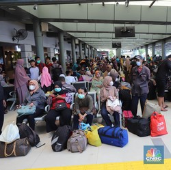 Penumpang KA Meledak di Long Weekend, Kereta Tambahan Siaga
