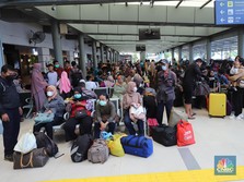 Penumpang KA Meledak di Long Weekend, Kereta Tambahan Siaga