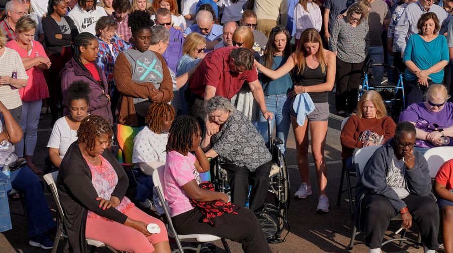 Setidaknya empat orang tewas dan 28 lainnya terluka dalam penembakan massal di sebuah pesta ulang tahun di Alabama, Amerika Serikat (AS), pada Sabtu (15/4/2023) waktu setempat. (REUTERS/Cheney Orr)