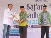 Telkom Bagikan 1.000 Paket Sembako Murah di Tanjung Kalsel