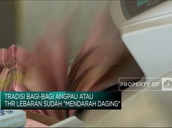 Video: Fenomena Bagi-bagi Angpau Lebaran "Zaman Now"