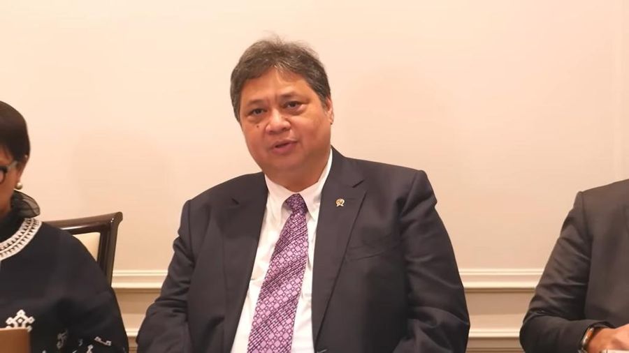 Menteri Koordinator Bidang Perekonomian Airlangga Hartarto didampingi Menteri Luar Negeri Retno Marsudi, Menteri Investasi Bahlil Lahadalia dan Menteri Perindustrian Agus Gumiwang dalam Keterangan Pers di Hannover, Jerman, Senin (17/4/2023). (Dok. Kemenko)