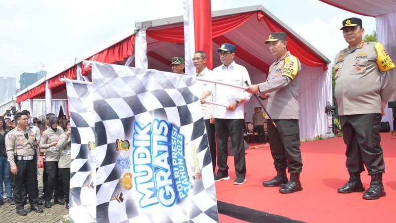 Menteri Perhubungan Menghadiri Mudik Gratis Polri Presisi Tahun 2023, di Plataran Monas Pada (18/04/2023). (Dok. dephub)