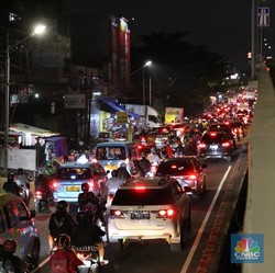 Penampakan Terkini Pemudik Motor Padati Jalan Raya Kalimalang