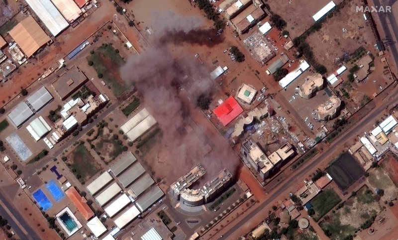 Citra satelit menunjukkan pemandangan  yang hancur di Bandara Internasional Khartoum di Khartoum, Sudan 17 April 2023. Maxar via Reuters
