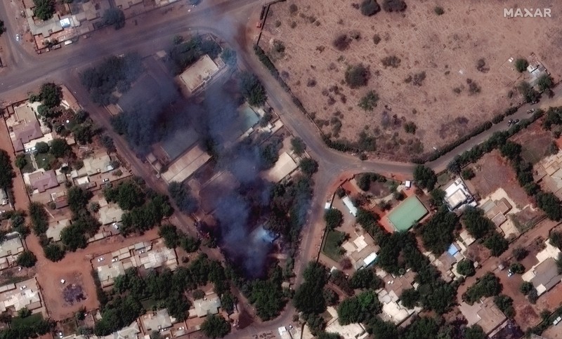 SUDAN-POLITICS/ Citra satelit menunjukkan pemandangan yang hancur di Bandara Internasional Khartoum di Khartoum, Sudan 17 April 2023. Maxar via Reuters