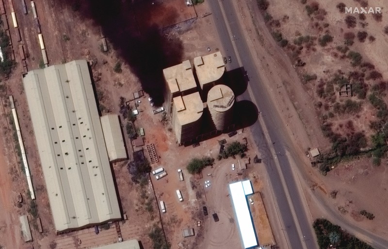 Citra satelit menunjukkan pemandangan  yang hancur di Bandara Internasional Khartoum di Khartoum, Sudan 17 April 2023. Maxar via Reuters