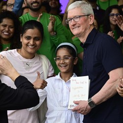 Bos Apple Tim Cook Besok ke RI dari Vietnam, Minta Ketemu Jokowi