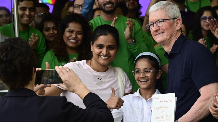 Apple CEO Tim Cook (Hindustan Times via Getty Images)