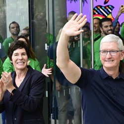Bos Apple Tiba-Tiba Datang ke Vietnam, Ada Apa?