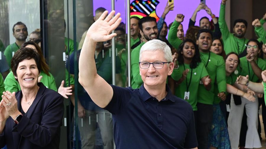 Apple CEO Tim Cook (Hindustan Times via Getty Images)