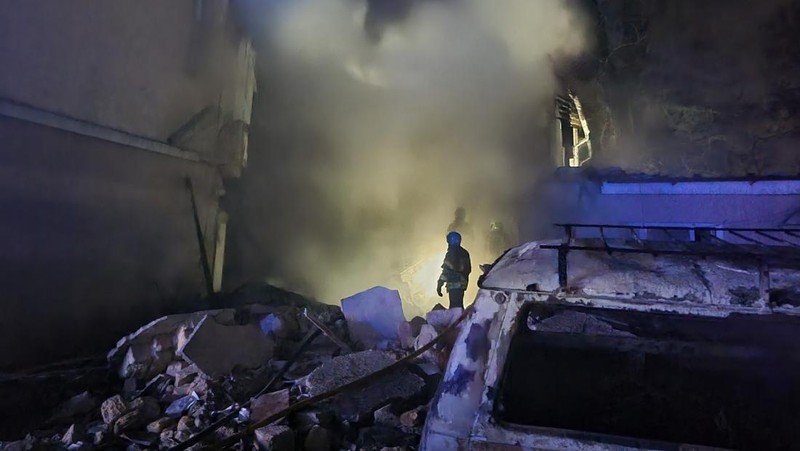 Bangunan hancur setelah Rusia meluncurkan serangan pesawat tak berawak atau drone ke kota pelabuhan Odessa, Ukraina pada Rabu (19/4) pagi waktu setempat. (Anadolu Agency via Getty Images)