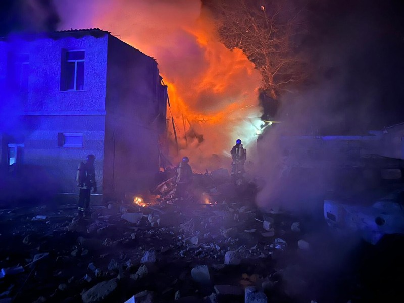 Bangunan hancur setelah Rusia meluncurkan serangan pesawat tak berawak atau drone ke kota pelabuhan Odessa, Ukraina pada Rabu (19/4) pagi waktu setempat. (Anadolu Agency via Getty Images) Bangunan hancur setelah Rusia meluncurkan serangan pesawat tak berawak atau drone ke kota pelabuhan Odessa, Ukraina pada Rabu (19/4) pagi waktu setempat. (Anadolu Agency via Getty Images)