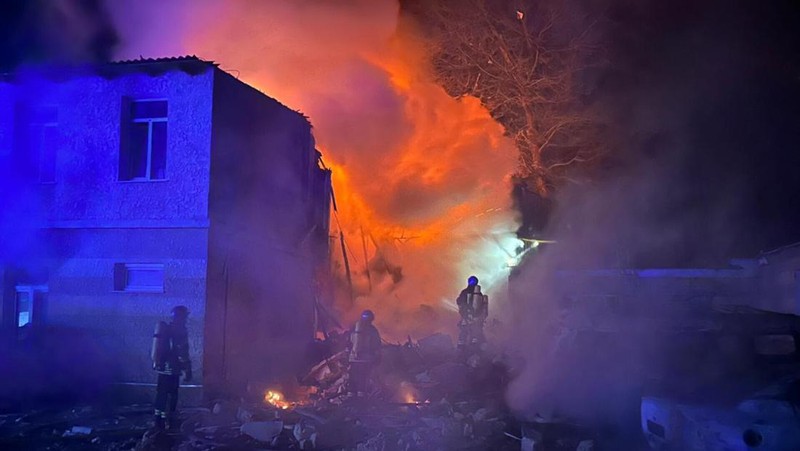 Bangunan hancur setelah Rusia meluncurkan serangan pesawat tak berawak atau drone ke kota pelabuhan Odessa, Ukraina pada Rabu (19/4) pagi waktu setempat. (Anadolu Agency via Getty Images)