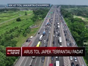Arus Tol Japek Padat Hingga Ribuan Kendaraan Keluar Jakarta