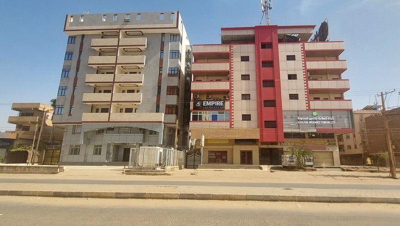 Jalan-jalan kosong dan toko-toko tutup terlihat saat bentrokan berlanjut antara Angkatan Bersenjata Sudan dan Pasukan Dukungan Cepat (RSF) paramiliter di Khartoum, Sudan pada 17 April 2023. Jalan-jalan kosong dan toko-toko tutup terlihat saat bentrokan berlanjut antara Angkatan Bersenjata Sudan dan Pasukan Dukungan Cepat (RSF) paramiliter di Khartoum, Sudan pada 17 April 2023.(Stringer/Anadolu Agency via Getty Images)