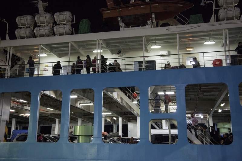 Penumpukan kendaraan terjadi di kawasan Pelabuhan Merak, pada Rabu dini hari (19/4/2023). (NurPhoto via Getty Images) Penumpukan kendaraan terjadi di kawasan Pelabuhan Merak, pada Rabu dini hari (19/4/2023). (NurPhoto via Getty Images)