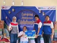 Perwira Penggerak Pertamina Belajar Membatik dari Difabel