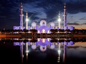 Masjid Sheikh Zayed Abu Dhabi Buka Tur Malam, Tawarkan Spot Hidden Gems
