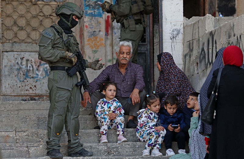 Warga Palestina terluka dalam operasi tentara Israel di Tepi Barat yang diduduki, kata Kementerian Kesehatan Palestina, Selasa (18/4/2023). (AFP via Getty Images/AHMAD GHARABLI) Warga Palestina terluka dalam operasi tentara Israel di Tepi Barat yang diduduki, kata Kementerian Kesehatan Palestina, Selasa (18/4/2023). (AFP via Getty Images/AHMAD GHARABLI)