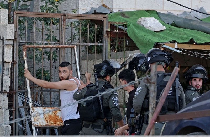 Warga Palestina terluka dalam operasi tentara Israel di Tepi Barat yang diduduki, kata Kementerian Kesehatan Palestina, Selasa (18/4/2023). (AFP via Getty Images/AHMAD GHARABLI) Warga Palestina terluka dalam operasi tentara Israel di Tepi Barat yang diduduki, kata Kementerian Kesehatan Palestina, Selasa (18/4/2023). (AFP via Getty Images/AHMAD GHARABLI)
